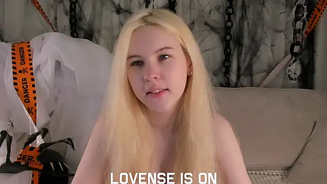 Snapshot of ElizSpieth chatting on November 2025 01:05:02 AM ElizSpieth online show from November 2025 01:05:02 AM