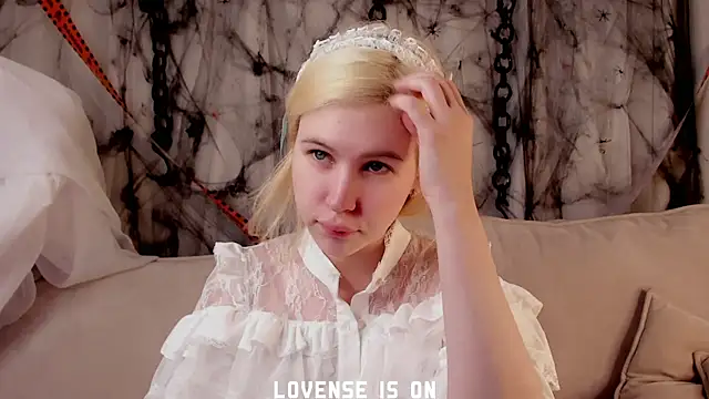 Snapshot of ElizSpieth chatting on November 2025 01:28:02 AM ElizSpieth online show from November 2025 01:28:02 AM