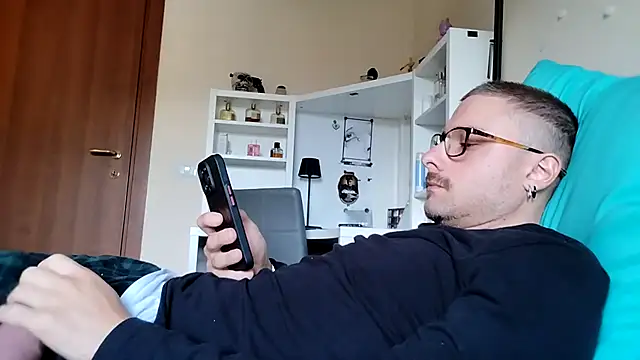 ilovechub112 online show from October 2025 01:01:01 PM