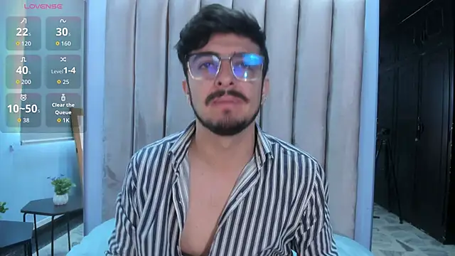 AaronFuentes7 online show from September 2025 06:12:02 PM