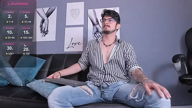 AaronFuentes7 online show from October 2025 06:27:02 PM