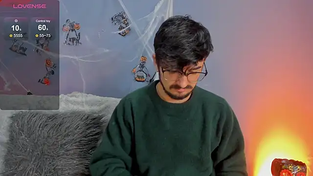 AaronFuentes7 online show from October 2025 01:33:02 PM