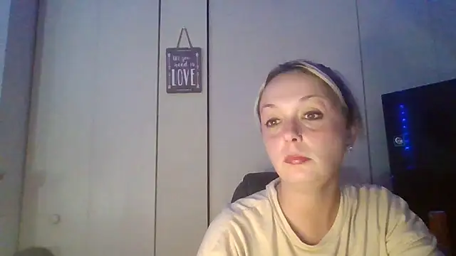 Snapshot of Candykissesxoxo chatting on October 2025 08:35:01 AM Candykissesxoxo online show from October 2025 08:35:01 AM