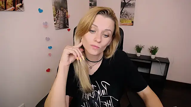 PeppyMia online show from September 2025 08:25:01 PM