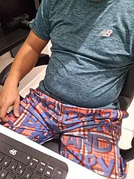 Carloskasado online show from November 2025 10:41:01 PM