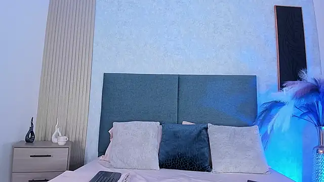 Laura Ivy online show from February 2026 01:27:02 PM