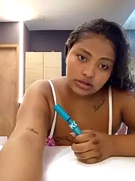 Cristal hott1 online show from February 2026 07:15:02 PM