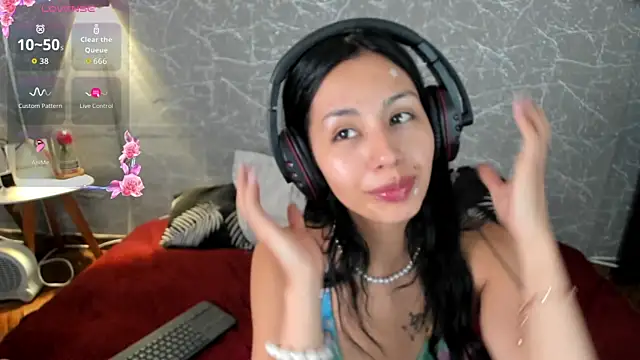 Miss Charlottet online show from January 2026 08:12:01 PM