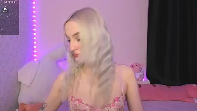 succubantra online show from January 2026 02:01:02 PM