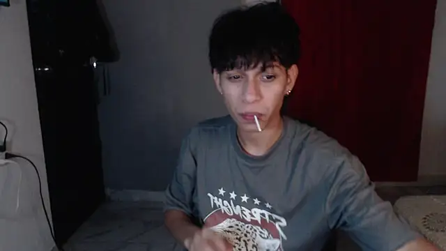 Snapshot of sung_yol chatting on October 2025 06:45:02 AM sung yol online show from October 2025 06:45:02 AM