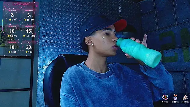 Snapshot of AlanCutee chatting on September 2025 01:23:02 PM AlanCutee online show from September 2025 01:23:02 PM