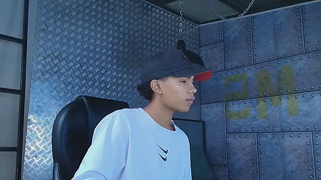 Snapshot of AlanCutee chatting on September 2025 11:48:01 AM AlanCutee online show from September 2025 11:48:01 AM