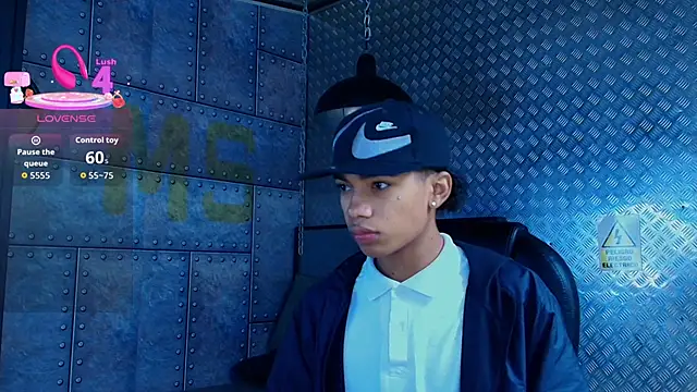 Snapshot of AlanCutee chatting on October 2025 12:33:01 PM AlanCutee online show from October 2025 12:33:01 PM