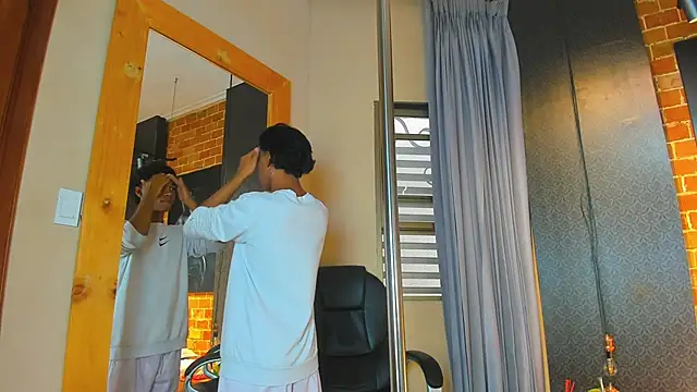 Snapshot of AlanCutee chatting on November 2025 12:33:02 PM AlanCutee online show from November 2025 12:33:02 PM