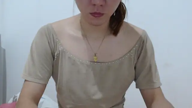 Dolly Peach  online show from February 2026 01:11:01 PM