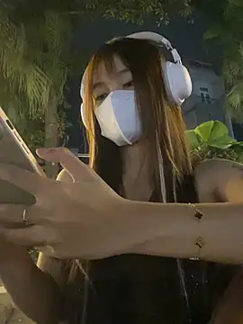   BabyShowPublic   online show from April 2026 03:23:01 PM