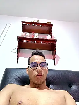 CarlosGris online show from April 2026 03:48:02 PM