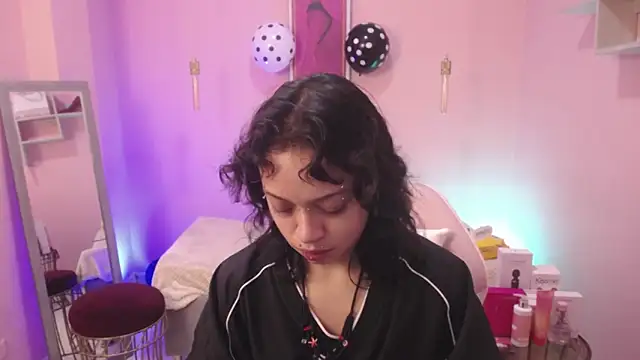 LadyWawy online show from October 2025 01:09:01 PM