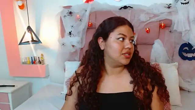 CloeStron online show from October 2025 06:57:02 PM