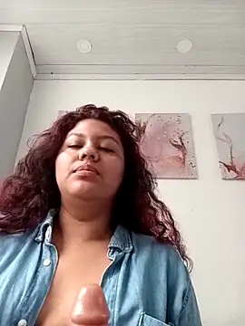 CloeStron online show from November 2025 01:57:01 PM