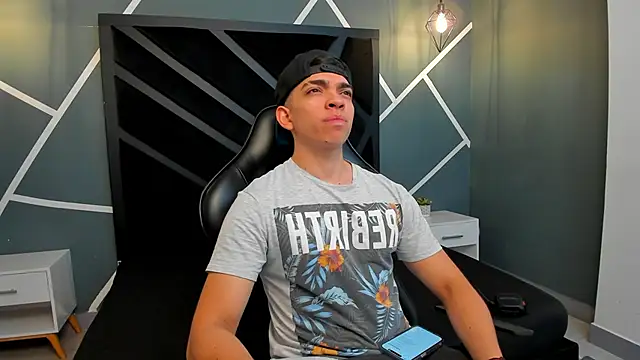 Eryonbradley online show from December 2025 04:52:01 AM