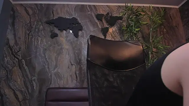 Eryonbradley online show from February 2026 11:32:02 AM