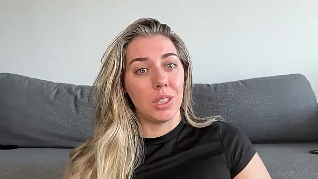 louiseberkeley online show from April 2026 12:52:01 AM