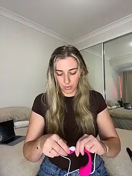 louiseberkeley online show from June 2026 03:31:01 AM
