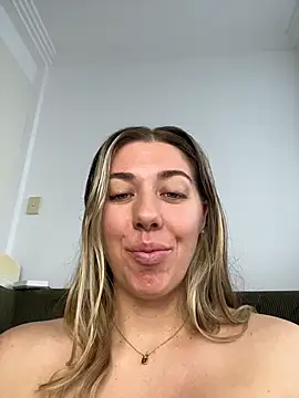 Snapshot of louiseberkeley chatting on June 2026 03:17:01 AM louiseberkeley online show from June 2026 03:17:01 AM
