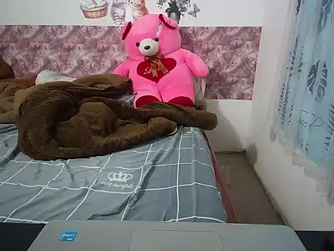 Linda-24 online show from November 2025 08:06:01 AM