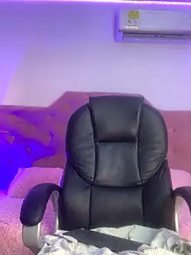 Velveet x online show from November 2025 12:15:01 PM