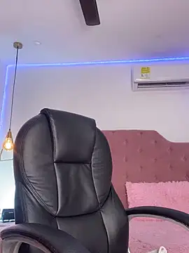 Velveet x online show from November 2025 11:23:02 AM