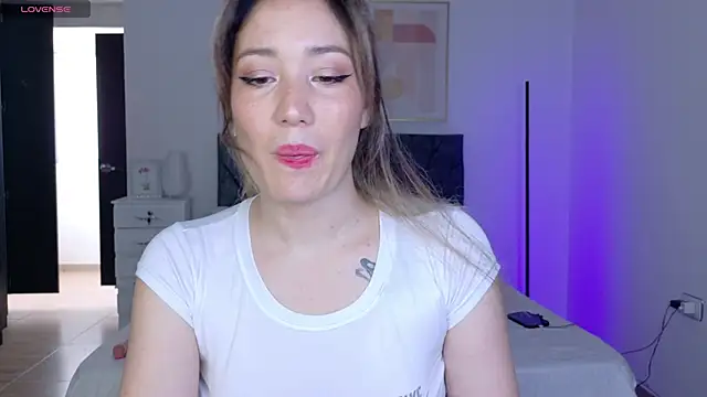 Eliih 01 online show from September 2025 05:47:02 PM