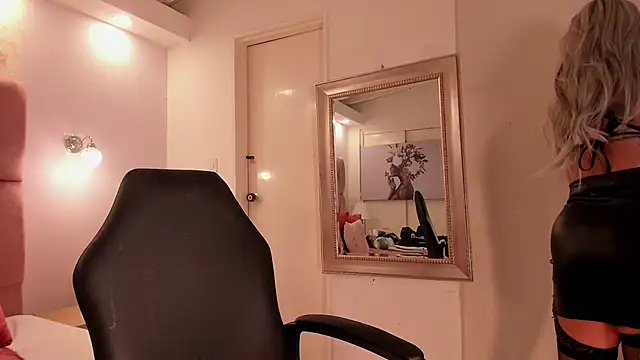 aishathornee online show from November 2025 09:37:02 PM