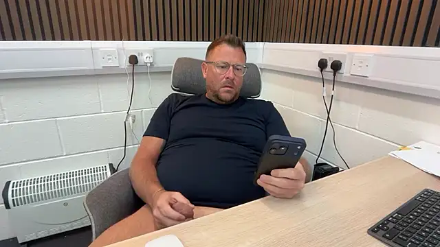 bilf1978 online show from April 2026 06:29:02 AM