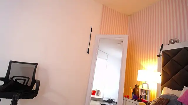 ViictoriaJones  online show from October 2025 01:15:02 PM