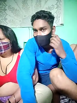 LoveOnStream online show from November 2025 05:01:02 PM