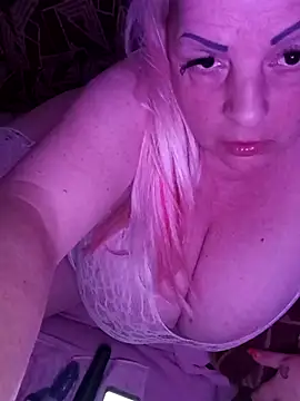 AnnStefanixh online show from April 2026 04:27:02 PM