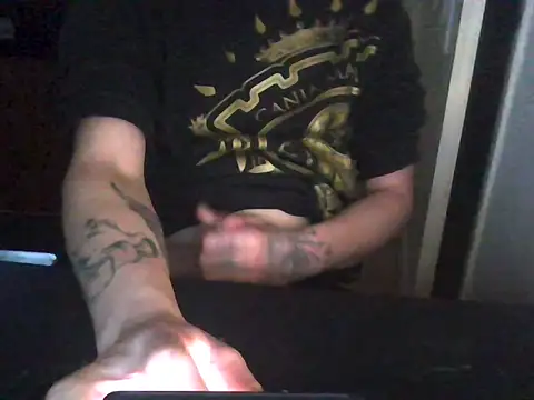 Snapshot of parka999 chatting on December 2025 04:51:01 AM parka999 online show from December 2025 04:51:01 AM