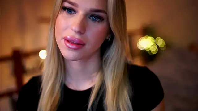 Snapshot of Emilyvanroessel chatting on October 2025 11:38:02 AM Emilyvanroessel online show from October 2025 11:38:02 AM