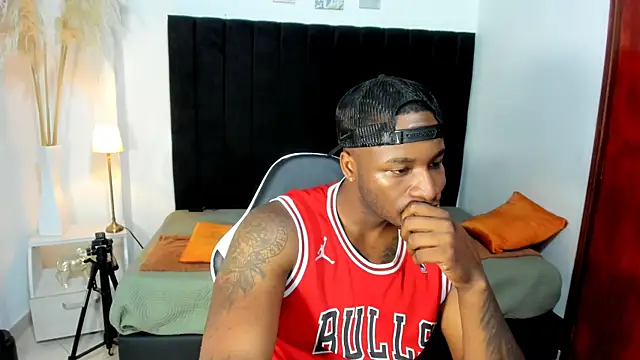 chrstian lewis1 online show from November 2025 02:04:01 PM