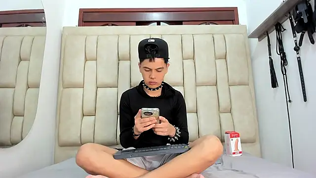 Felipe Cold online show from November 2025 02:42:02 AM