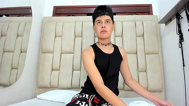 Felipe Cold online show from November 2025 02:06:01 AM