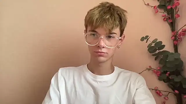 Snapshot of Milk_Guy chatting on September 2025 01:00:01 PM Milk Guy online show from September 2025 01:00:01 PM