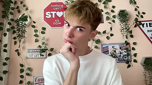Snapshot of Milk_Guy chatting on September 2025 11:12:01 AM Milk Guy online show from September 2025 11:12:01 AM