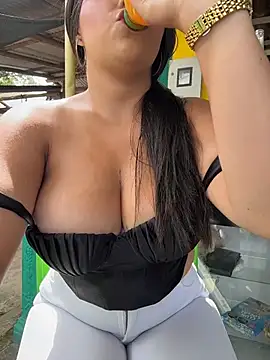 Snapshot of Isaa-Sweet chatting on June 2026 03:16:01 PM Isaa-Sweet online show from June 2026 03:16:01 PM