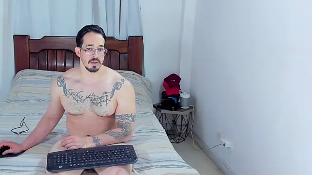 Hunter Hoott online show from June 2026 12:24:01 AM