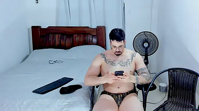Snapshot of Hunter_Hoott chatting on July 2026 11:19:01 PM Hunter Hoott online show from July 2026 11:19:01 PM