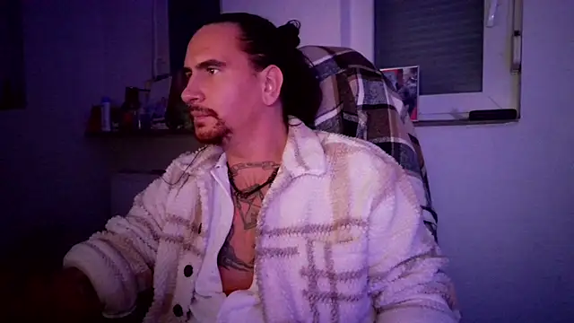 Snapshot of Diosmio069 chatting on December 2025 01:43:01 AM Diosmio069 online show from December 2025 01:43:01 AM