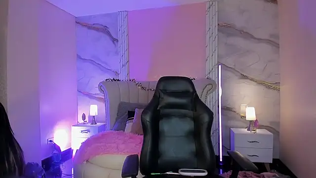 EmmaStonns online show from April 2026 02:33:02 PM